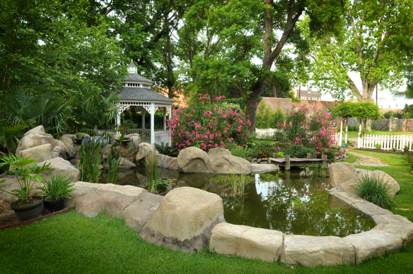 Current image of the private portrait garden of G. Patterson Studio